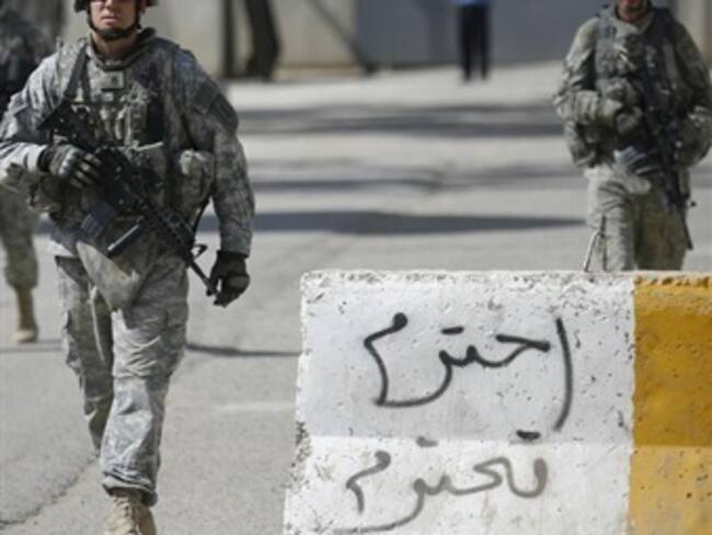 Gates se reúne con tropas en Afganistán