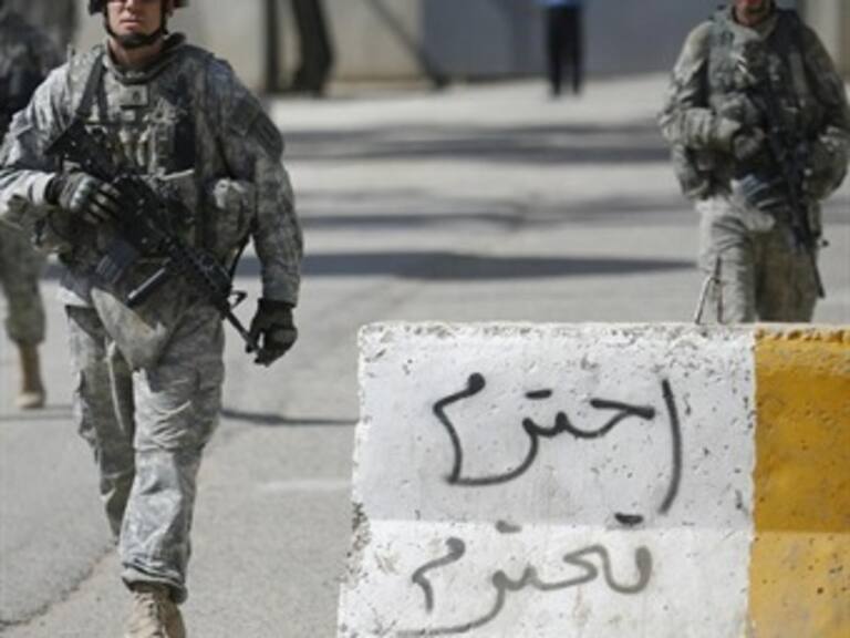 Gates se reúne con tropas en Afganistán