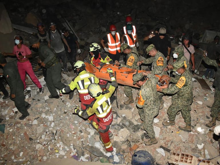 Ejército Mexicano rescata con vida a un niño de 9 años entre los escombros