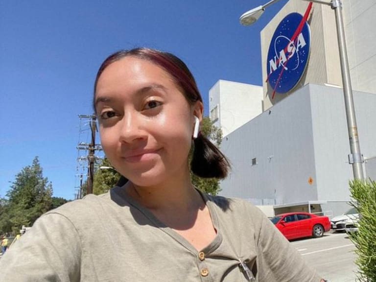 Con tan solo 26 años de edad, Katya Echazarreta será la primera mexicana en viajara al espacio.