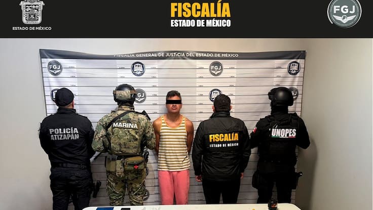 Aseguran narcotienda en Atizapán de Zaragoza; detienen a un hombre y hallan drogas y armas