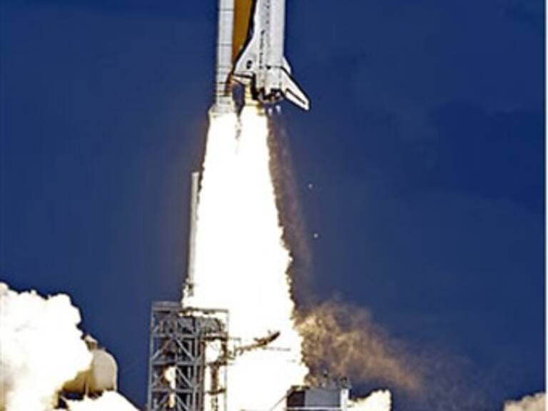 Transbordador Atlantis emprende regreso a Tierra