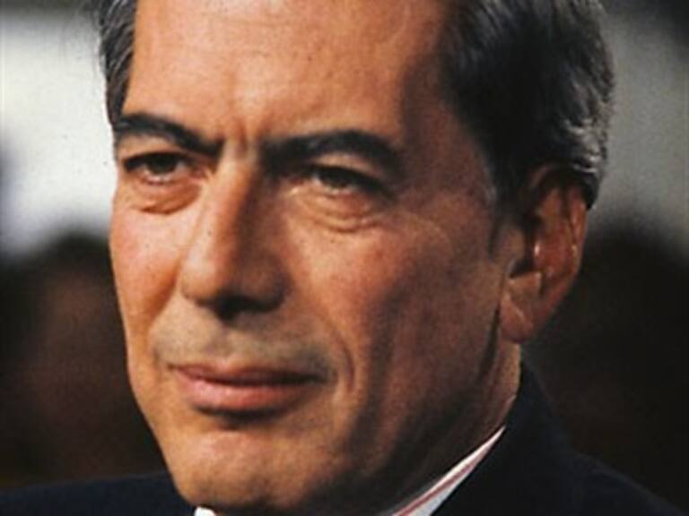 Retienen a Mario Vargas Llosa en Venezuela