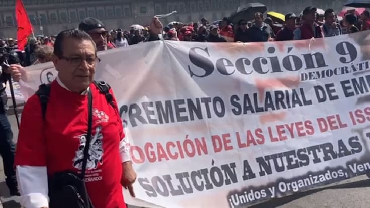 Maestros de la CNTE exigen aumento salarial en instalaciones de la SEP
