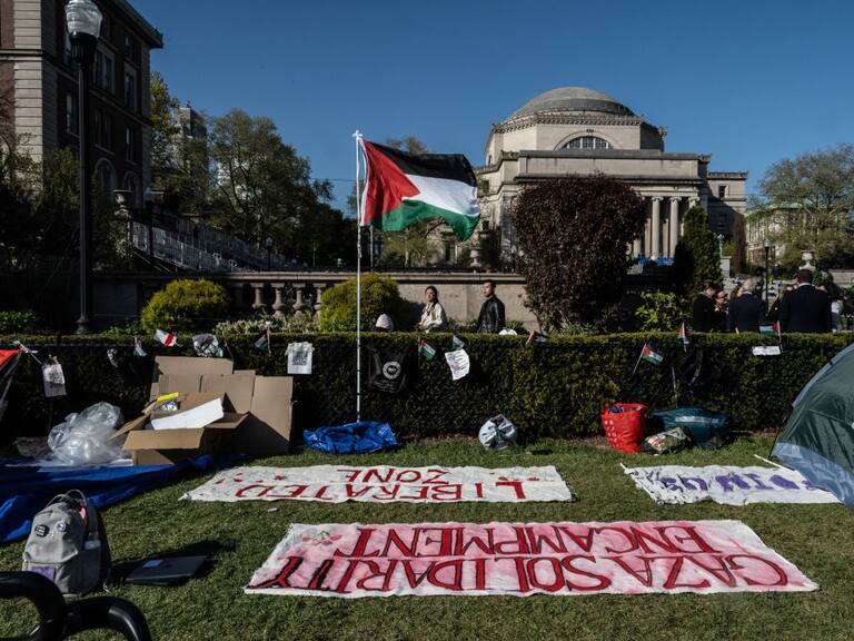 Manifestantes propalestinos continúan en sus campamentos instalados en el campus de la Universidad de Columbia pese a ultimátum de autoridades