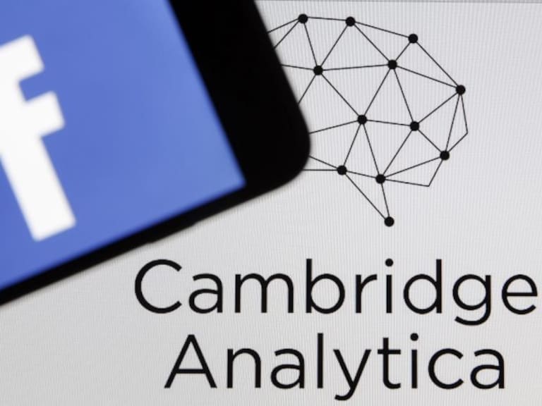 Cambridge Analytica dice adiós