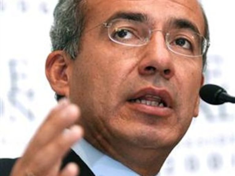 Critica Calderón a estados opuestos a aumentar recaudación