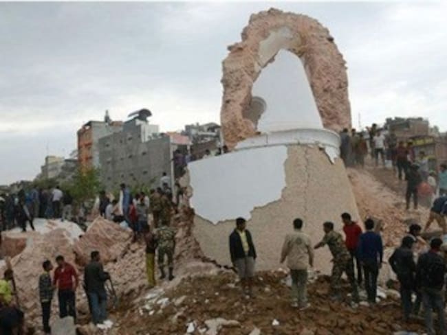 Momento justo en el que ocurre terremoto en Nepal