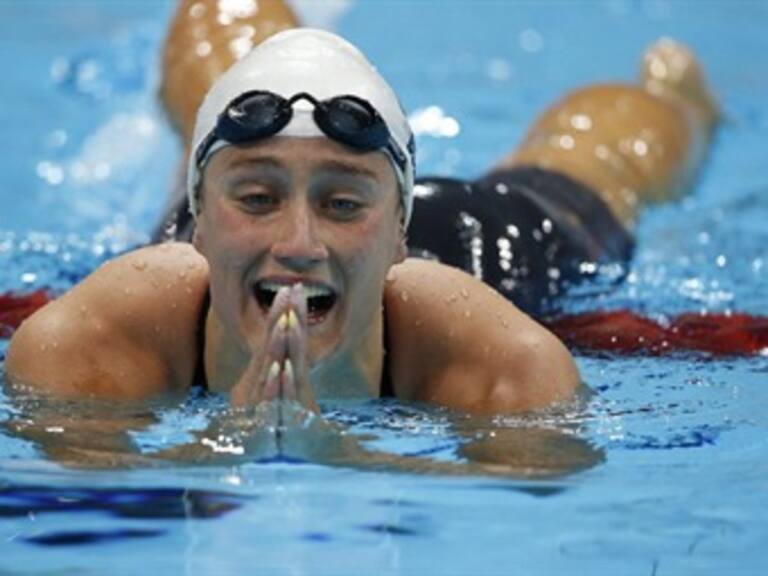 Mireia Belmonte calienta en los 100 estilos para el 800 libre