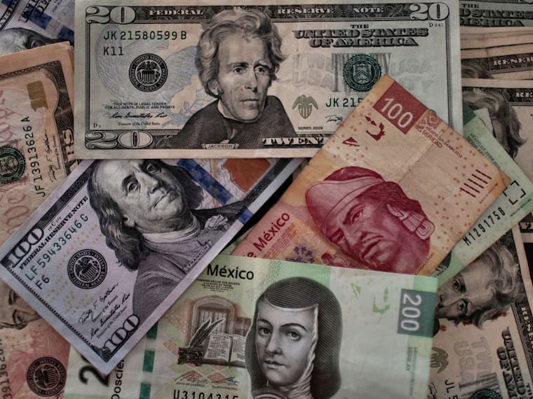 Defensa de AMLO a plan C provoca otra caída del peso.