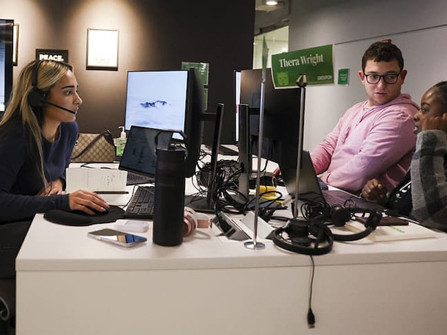 ¿Es el “final” de los trabajos aburridos?: La felicidad laboral ahora se mide con datos