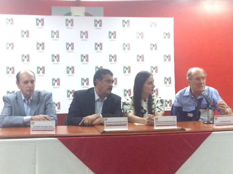 PRI Jalisco entrega constancias a regidores electos