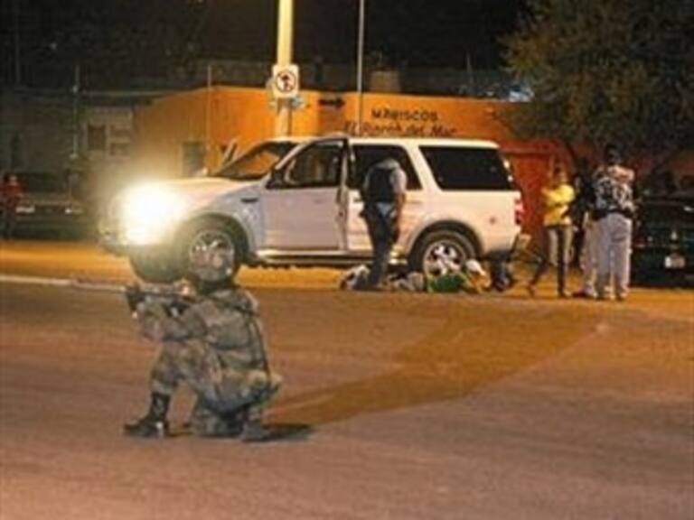 Estampida tras tiroteo deja 5 muertos en NL