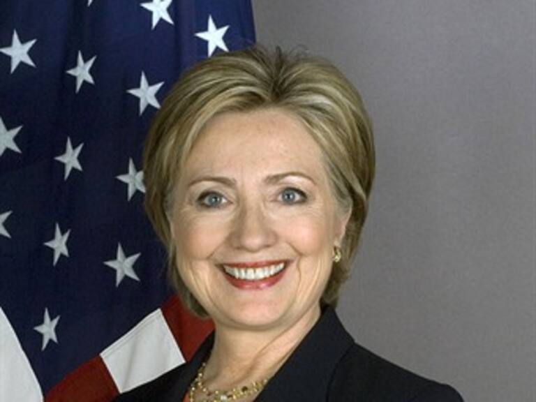 Reanuda Hillary Clinton labores tras ausencia por problemas de salud