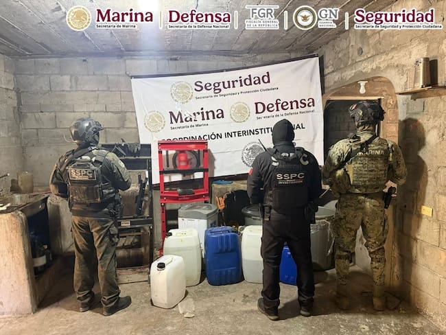 Semar desmantela laboratorio de drogas sintéticas en Sinaloa y detiene a cuatro personas