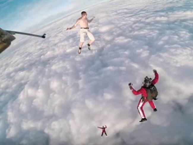Este deportista hizo algo extremo ¡saltar a 4,000 metros de altura sin paracaídas!
