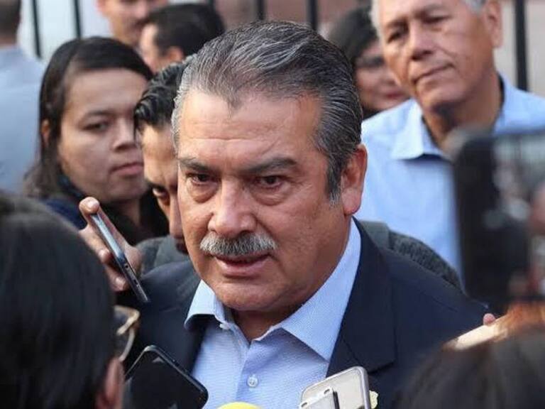 Encabeza Morón encuestas de Morena por Michoacán