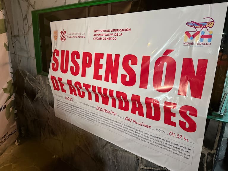 Autoridades de la alcaldía Miguel Hidalgo colocaron sellos de suspensión de actividades en los accesos al festival musical, ubicado en el Parque Bicentenario en la Ciudad de México.