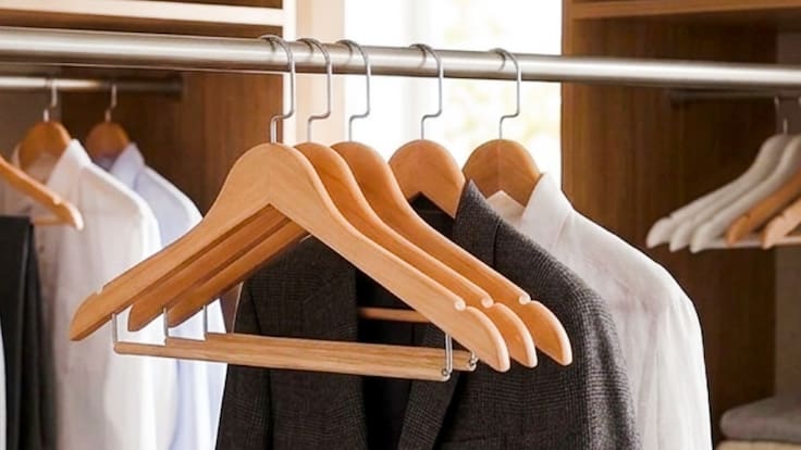 El detalle de los ganchos de madera que pocos conocen: para qué sirve la barra inferior