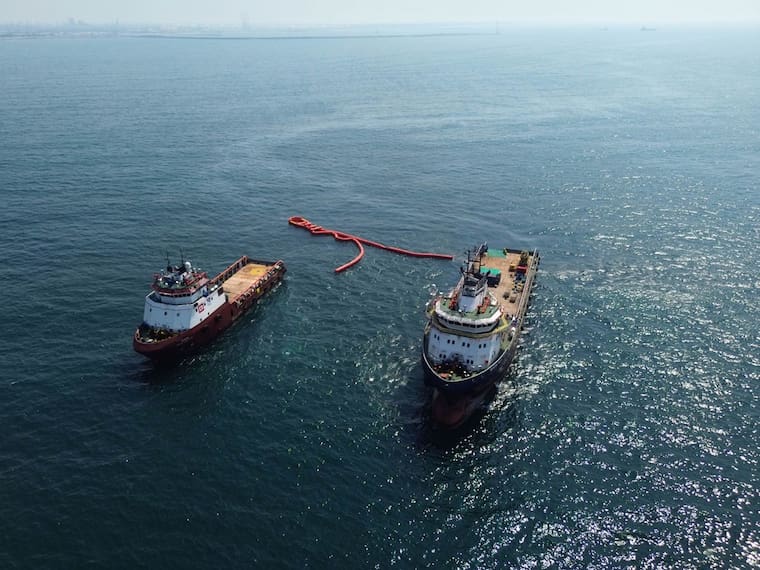 Continua el derrame de hidrocarburo en las costas de Veracruz