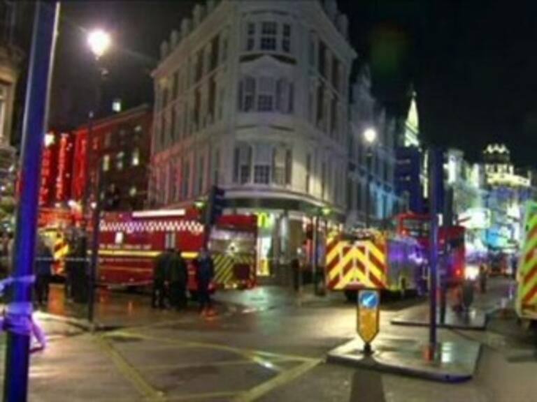 Más de 80 heridos al caer techo en teatro Apollo de Londres