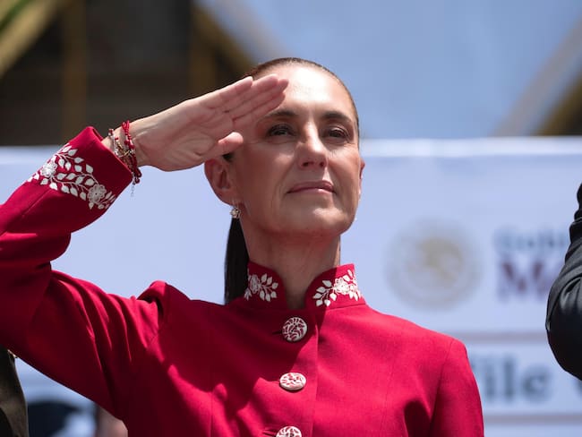 Sheinbaum en el Desfile Militar: “El país no se doblega, no se arrodilla y no se vende”