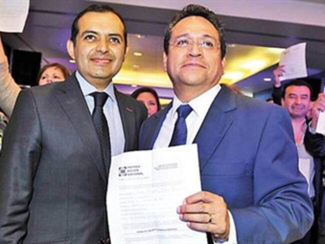 Reciben Cordero y Oliva más de ocho mil firmas para su registro