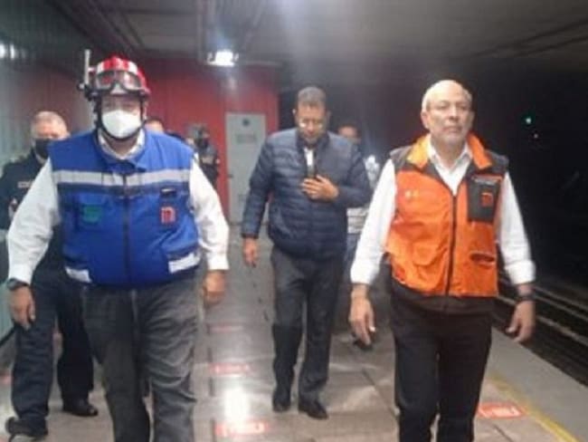 Desalojan Línea B del Metro tras emergencia por presencia de humo | VIDEO