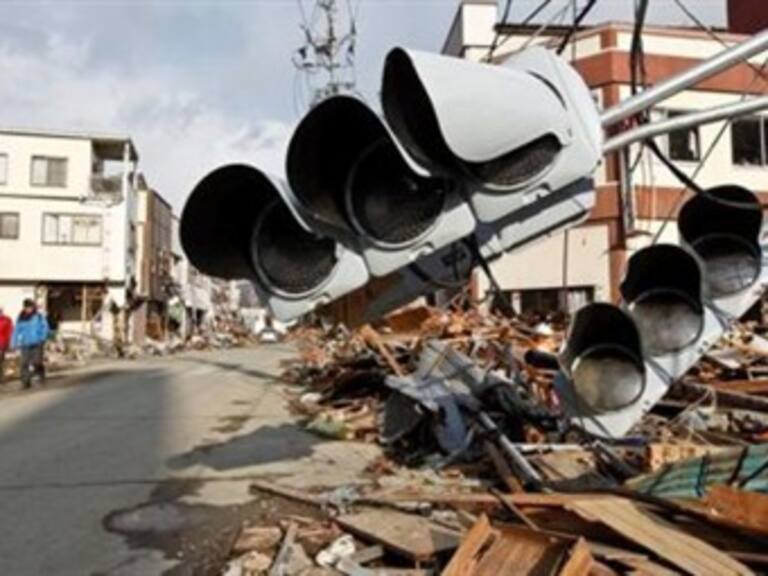Sacuden tres fuertes sismos zona devastada por terremoto en Japón