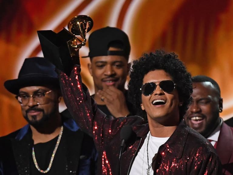 Arrasa Bruno Mars en los Grammy