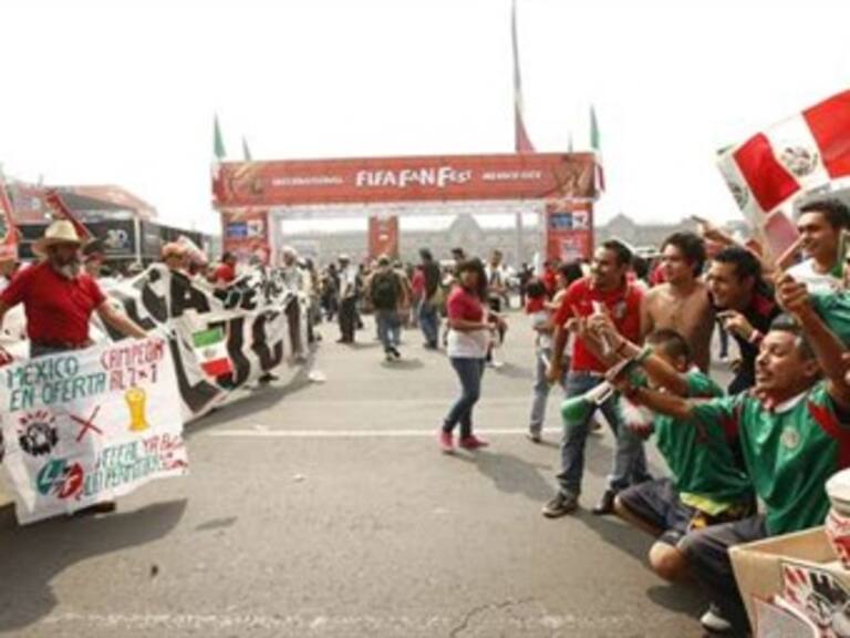 Arriban integrantes del SME a Palacio Nacional