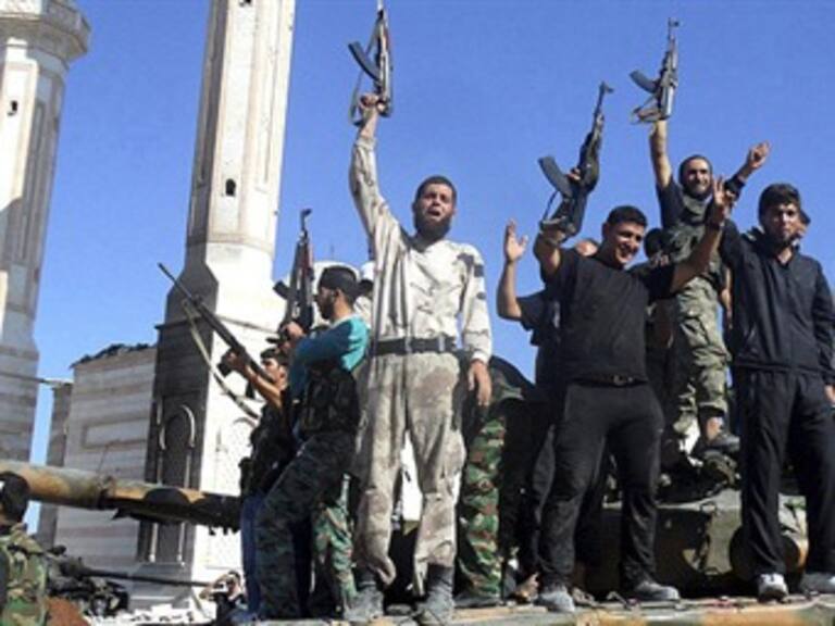 Rebeldes sirios avanzan en la conquista de una base aérea