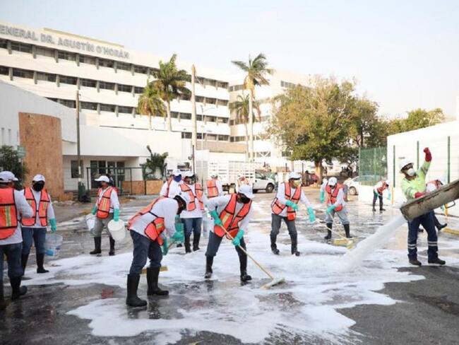 Cementera apoya en sanitización de espacios comunes por COVID-19
