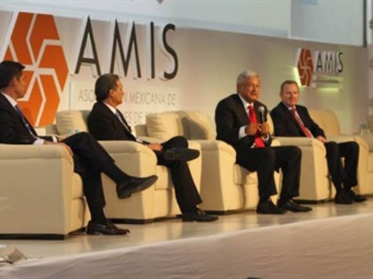 A metros de encuentro incómodo, AMLO de Peña