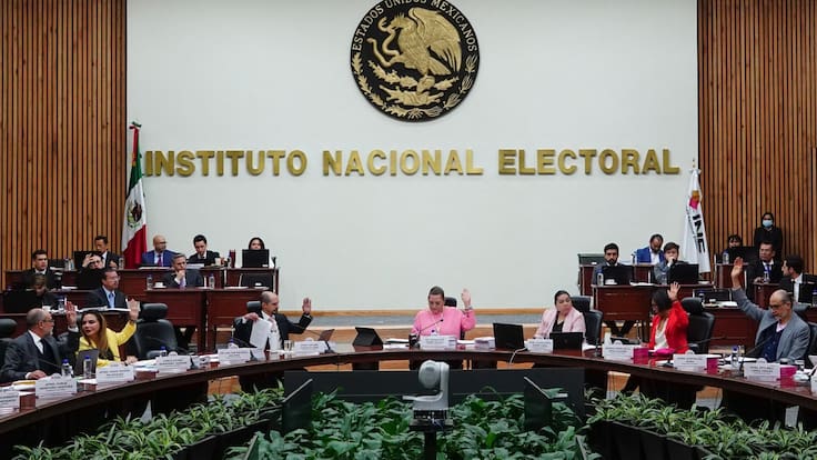 La batalla por el INE: Diputados alistan relevo de 3 consejeros para abril