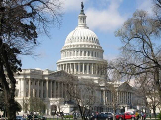 Cierran Capitolio por posibles disparos en EU