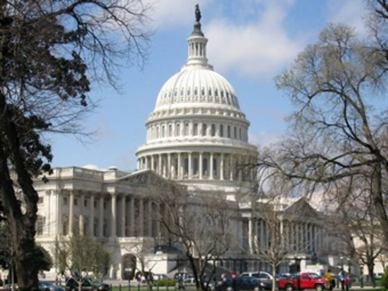 Cierran Capitolio por posibles disparos en EU