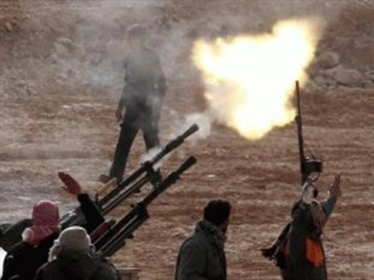 Duros enfrentamientos entre tropas de Gadafi y rebeldes en Ajdabiya