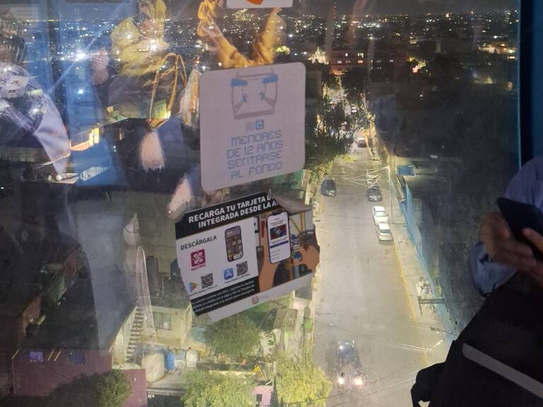 Los usuarios quedaron atrapados en el aire tras la revisión del servicio de Cablebús en Ciudad de México en la Línea 2.