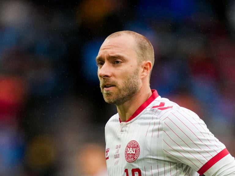 Christian Eriksen se desploma en pleno partido de Dinamarca y enciende las alarmas