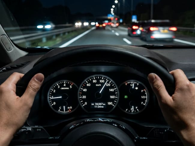 El error que cometes al manejar rápido: científicos revelan que pierdes dinero y no ahorras tiempo