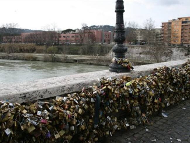 El puente del amor. Giovanni Manzano, corresponsal en Paris. 14/02/13