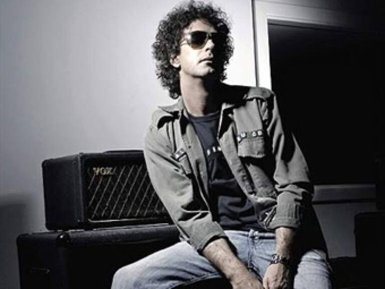 Tributan bandas a Gustavo Cerati en Vive Latino 2011