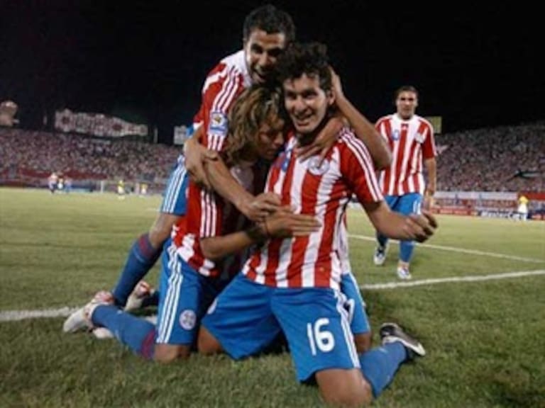 Logra Paraguay primer triunfo en Mundial 2010, vence a Eslovaquia 2-0