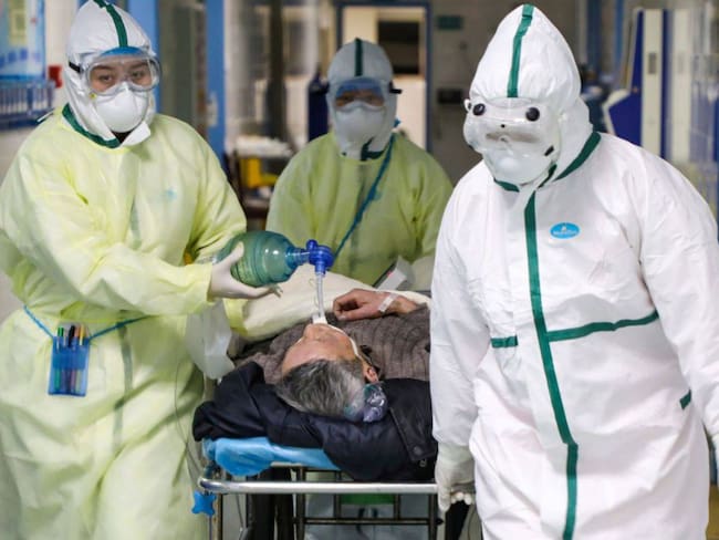 Suman 2004 muertos por coronavirus en China