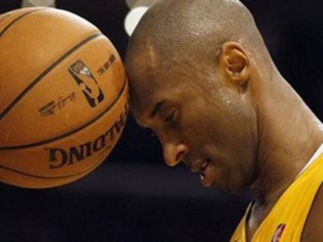 Kobe Bryant anuncia su retiro de las duelas