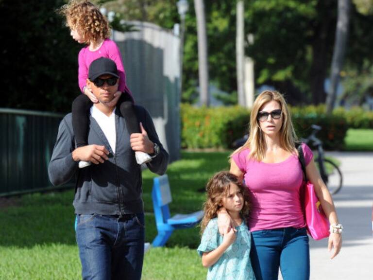 Cynthia Scurtis, fue su esposa y es la madre de sus dos hijas: Natasha Alexander y Ella Alexander (2002 - 2008)