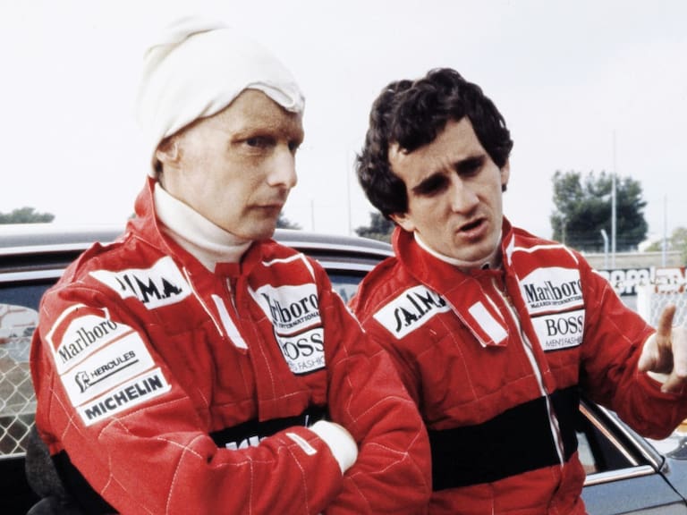 Niki Lauda a la izquierda y Alain Prost a su lado en 1983