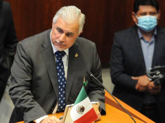 En tribuna del Senado piden investigar a José Narro