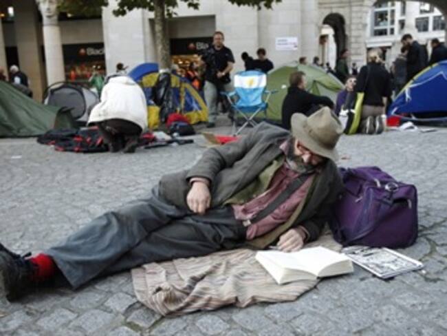 Más de 200 'indignados' mantienen su acampada en Londres